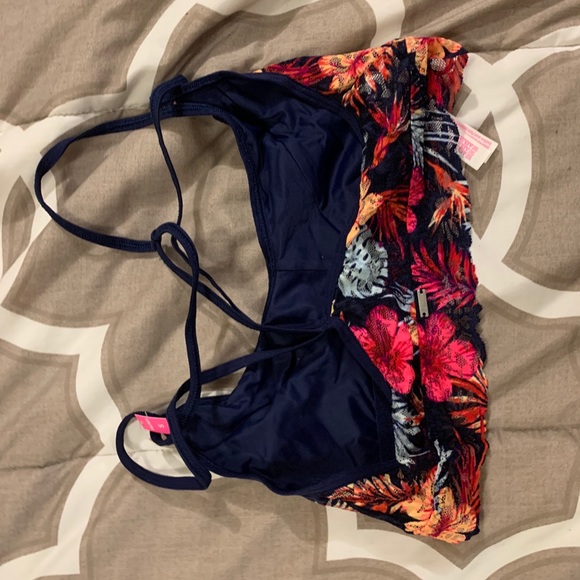 Victoria’s Secret pink bralette - Picture 2 of 3